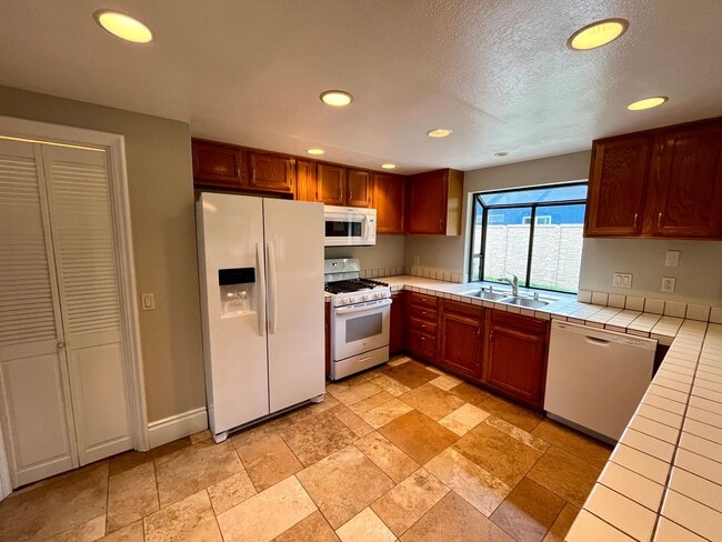 Building Photo - Single Story 3 Bedroom House in South Oceanside