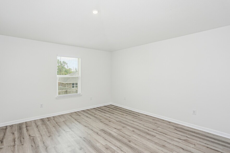 Master bedroom - 3476 Blaney Dr