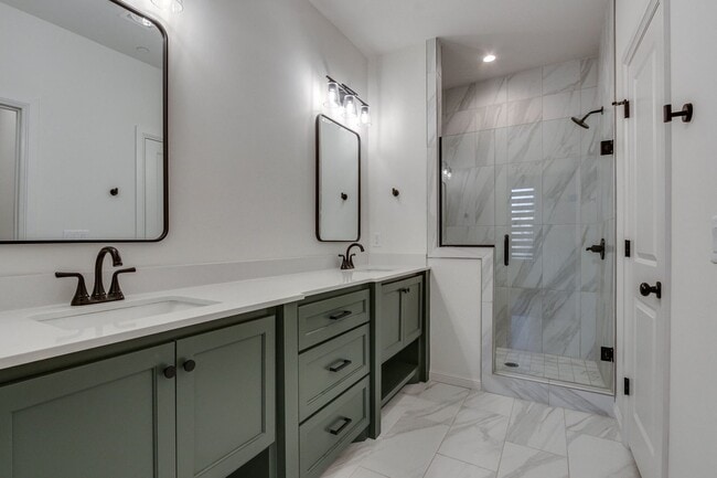 Building Photo - Welcome to Bungalow Heights! Edmond Townhome w/ Balcony, Yard & Resort Amenities