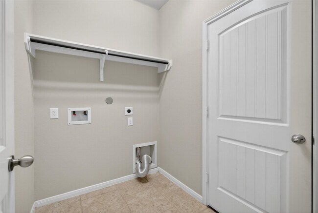 Building Photo - 2450 Garden Shadow Dr