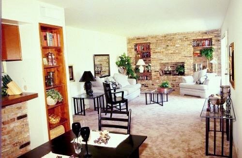 Building Photo - 2313 Fountain View Dr