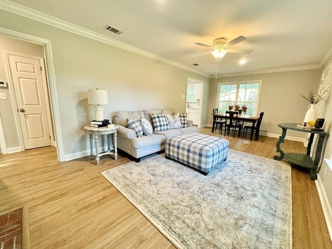 Building Photo - 413 Canna Dr