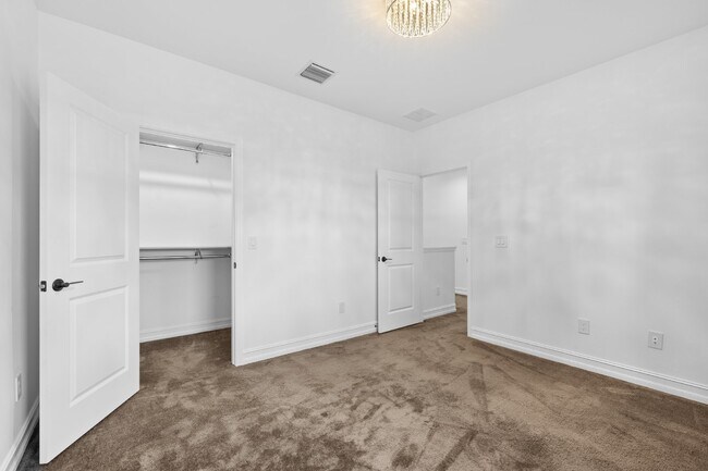 Building Photo - Vanderbilt Reserve Townhouse