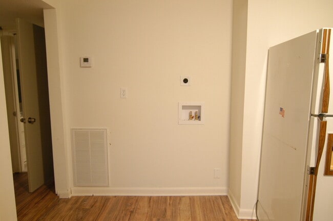 Building Photo - Cottage Style Home Super Close to Downtown!