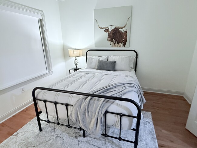 Building Photo - 324 Long Pointe Ln