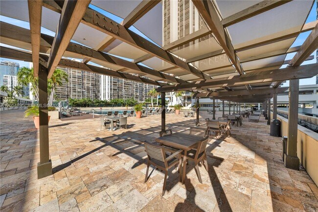 Building Photo - 1865 Brickell Ave