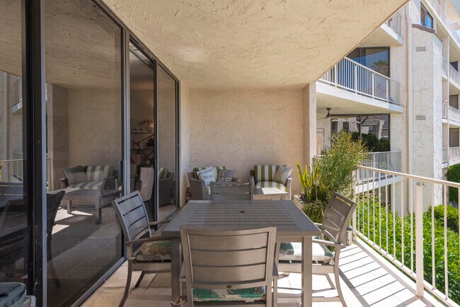 Building Photo - 910 Island Dr