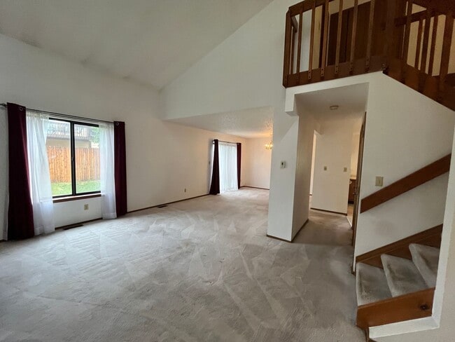 Building Photo - Beautiful 3 bed 2 1/2 bath with 2 car garage! (NEW PICTURES TO COME!!)