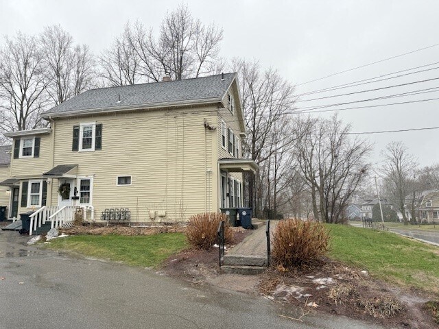 Building Photo - 95 Elm St