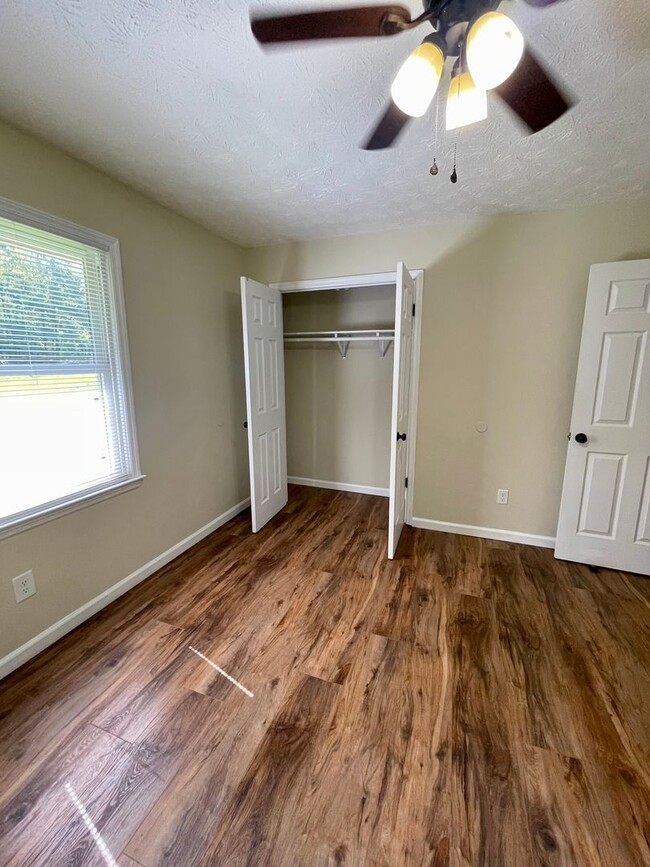 Building Photo - Beautiful newly remodeled home on over 3 a...