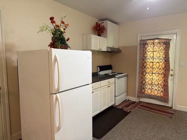 Building Photo - 2515 Huntington Rd