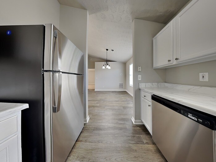Building Photo - 4145 Riverbank Ct