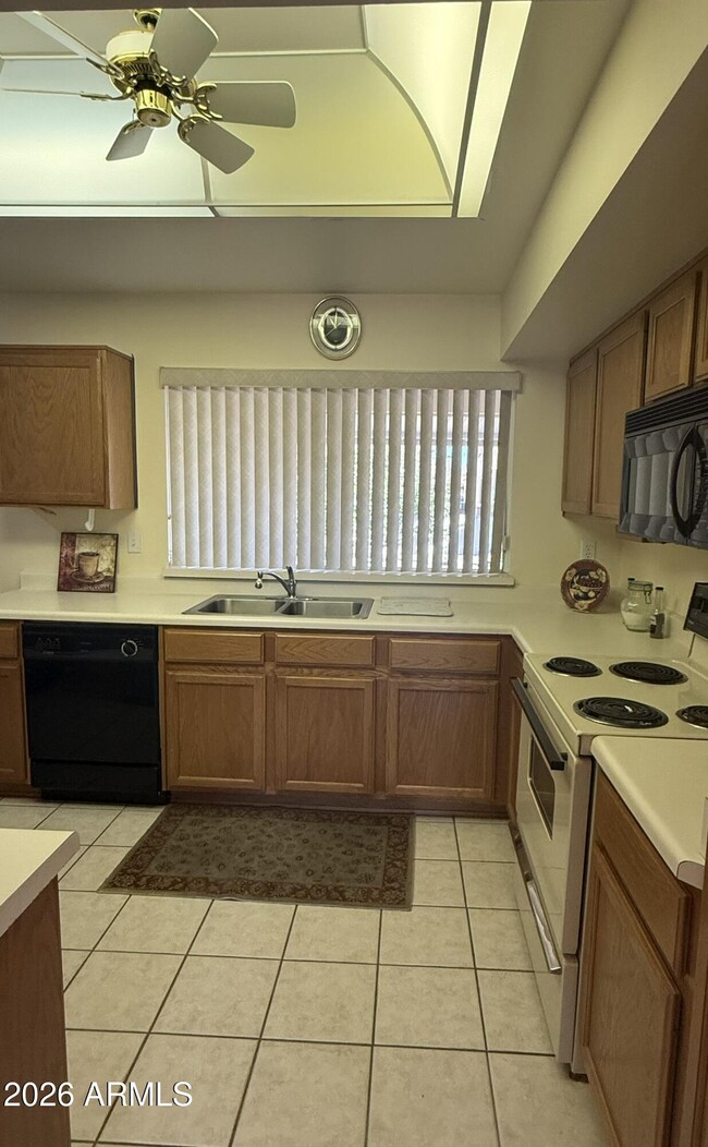 Building Photo - 14518 W Heritage Dr