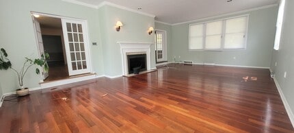 Building Photo - Spacious 3 bedroom 2.5 bathroom home in Ha...