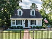 Building Photo - Great Location! One Bedroom Triplex in Cameron Village- Pet Friendly! Available August 10th!