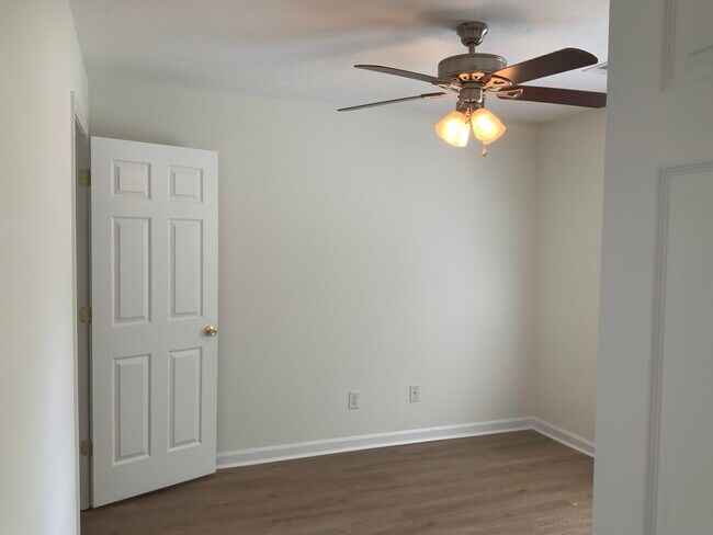 Building Photo - 664 Mickelson Way