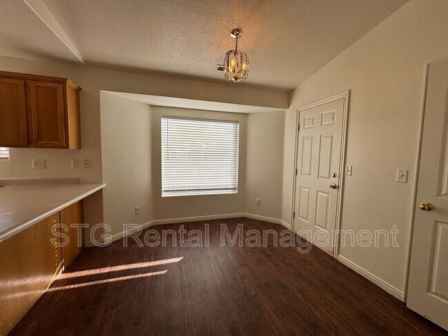 Building Photo - 773 S 220 E Cir