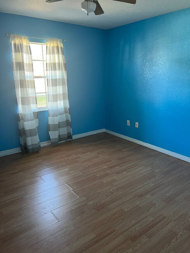 Building Photo - 3/2/2 with lanai in PC