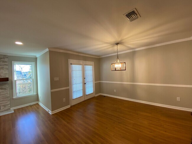 Building Photo - 2 Bedroom 2.5 Bath Townhome in Great Marietta Location w/ a Unfinished Basement