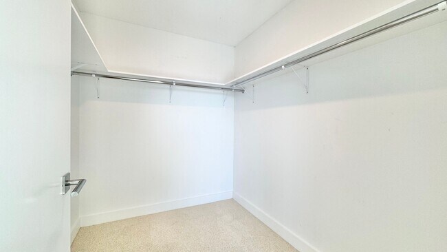 Building Photo - PET FRIENDLY! BEAUTIFUL 2 BEDROOM UNIT ON ...