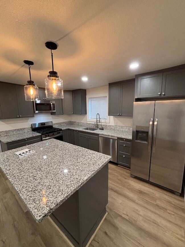 Building Photo - 271 E 8th St