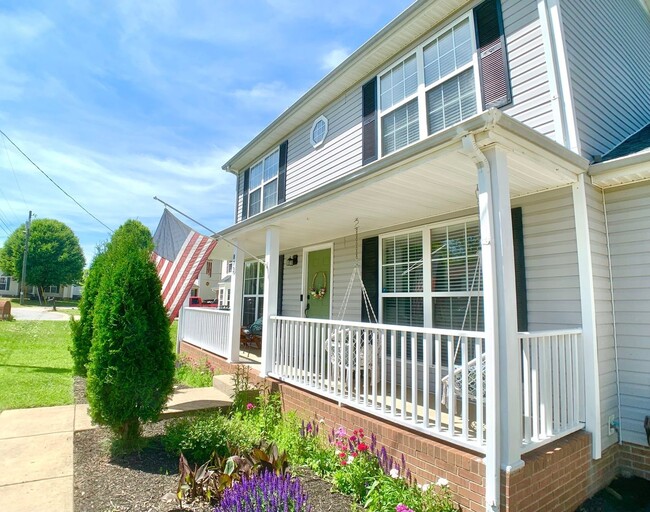 Building Photo - 873 Gordon Pl