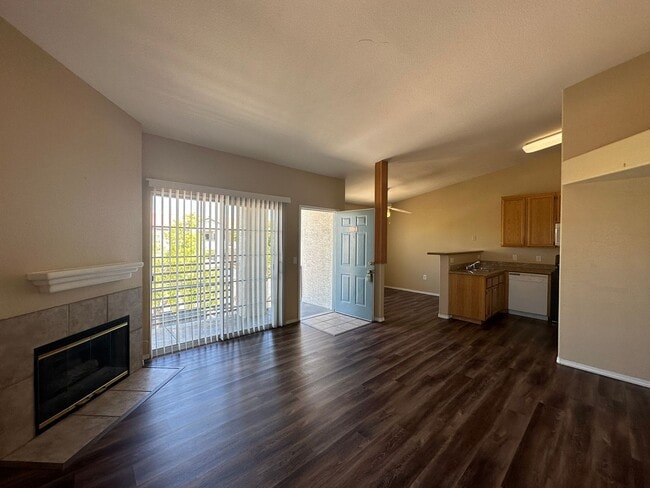 Building Photo - Adorable 3 bedroom Las Vegas Nv condo