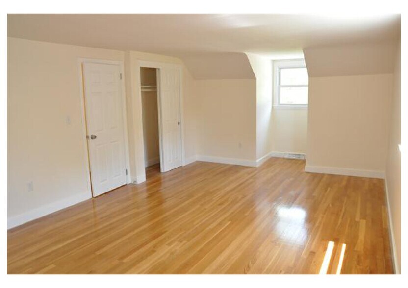 Building Photo - 11 Rockland Pl