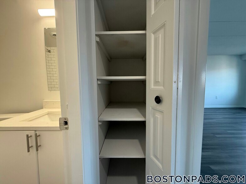 Building Photo - 53 Hill Rd