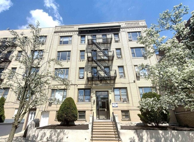 Building Photo - 14 65th St