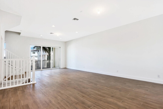 Building Photo - 5352 Sagan Ln