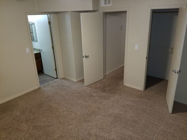 Building Photo - Upgraded West-Flagstaff Condo in the Arbors - 2 Bed, 2 Bath - NO Students & NO Pets! - Avail. NOW!!