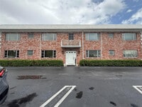 Building Photo - 412 S Cypress Rd