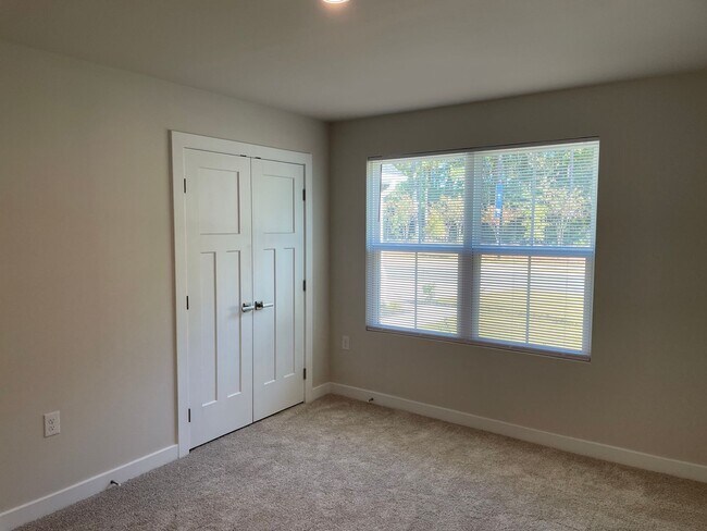 Building Photo - 3 Bedroom 2 Bath Home in Middle Creek Vill...
