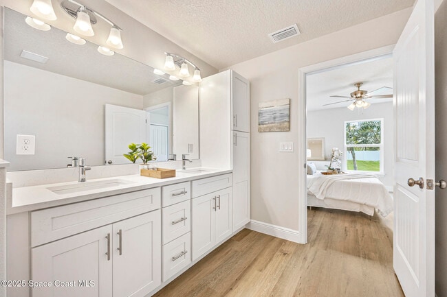 Building Photo - 208 Hidden Wds Pl