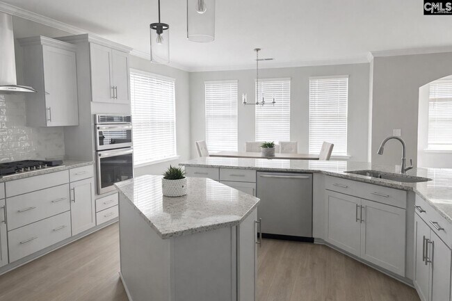Building Photo - 918 Appian Wy