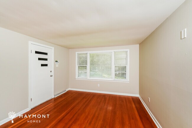 Building Photo - Charming Home on Overlook Dr