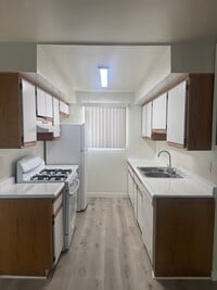 Building Photo - 14655 Sylvan Street