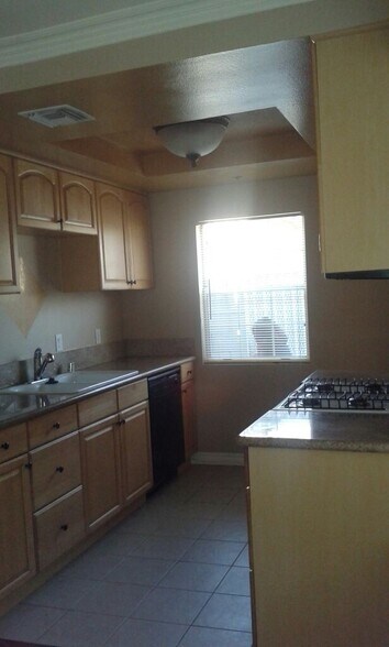 Building Photo - 1825 Keeler St