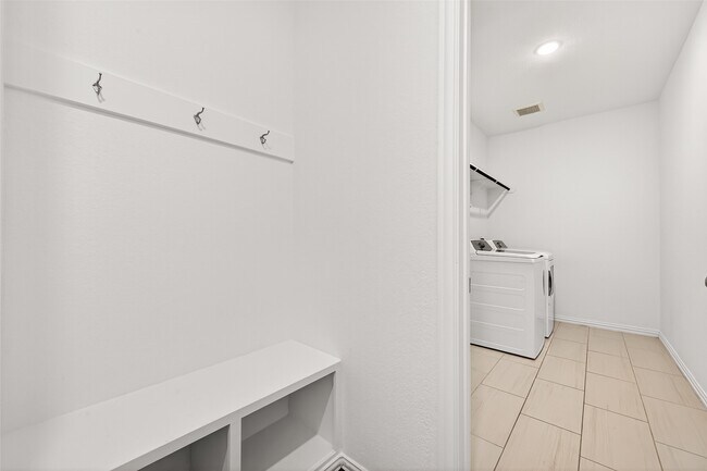 Building Photo - 8114 Royal Palm Ct