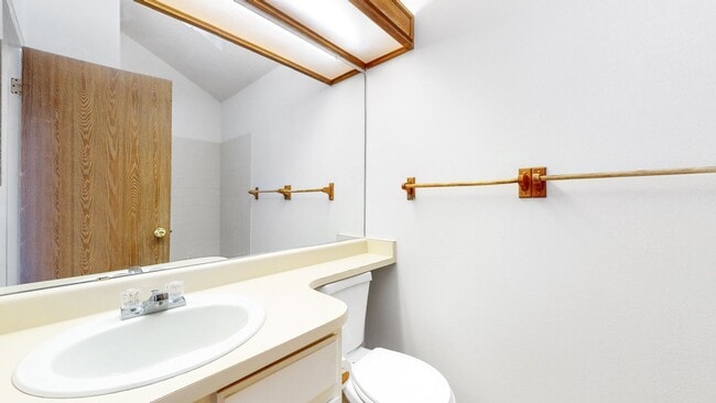 Building Photo - Beautiful Two Bedroom Townhome In Incredible Location!