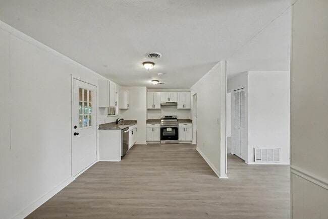 Building Photo - 2709 Lumpkin Rd