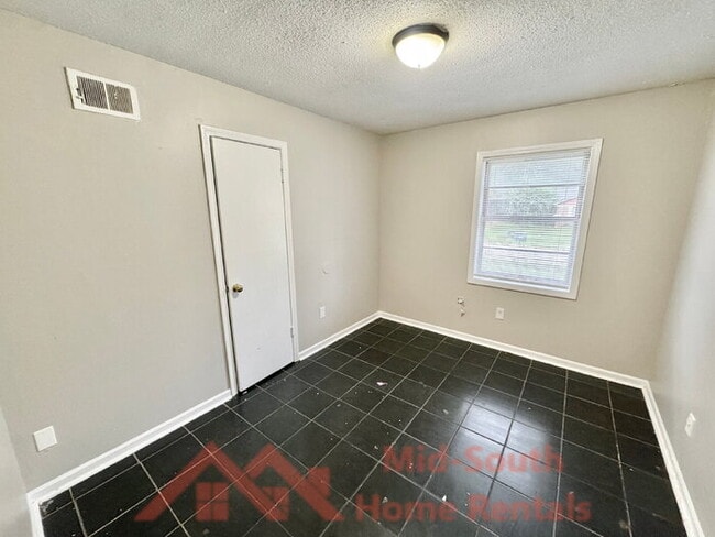 Building Photo - 3353 Elk Point Dr