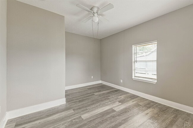 Building Photo - 9839 Racine St