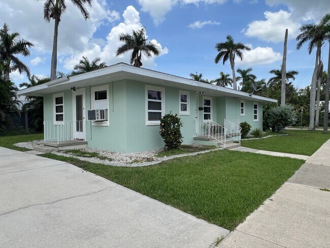 Building Photo - $1,375 ** Annual Lease ** 1 Bedroom / 1 Ba...