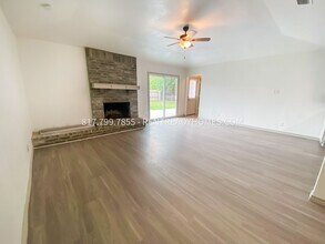 Building Photo - 203 W Shady Oaks Cir