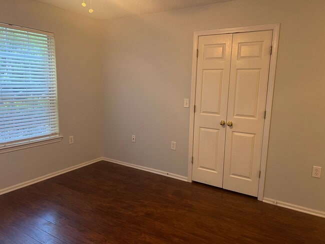 Building Photo - Great first floor unit at  Reserve at Wood...