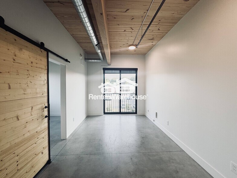 Building Photo - 2701 Ingersoll Ave
