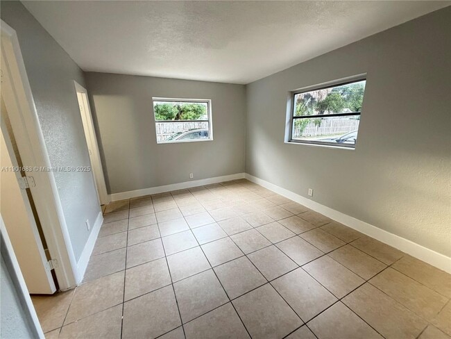 Building Photo - 2129 Davie Blvd