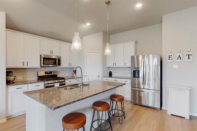 Building Photo - 512 Bronze Forest Dr